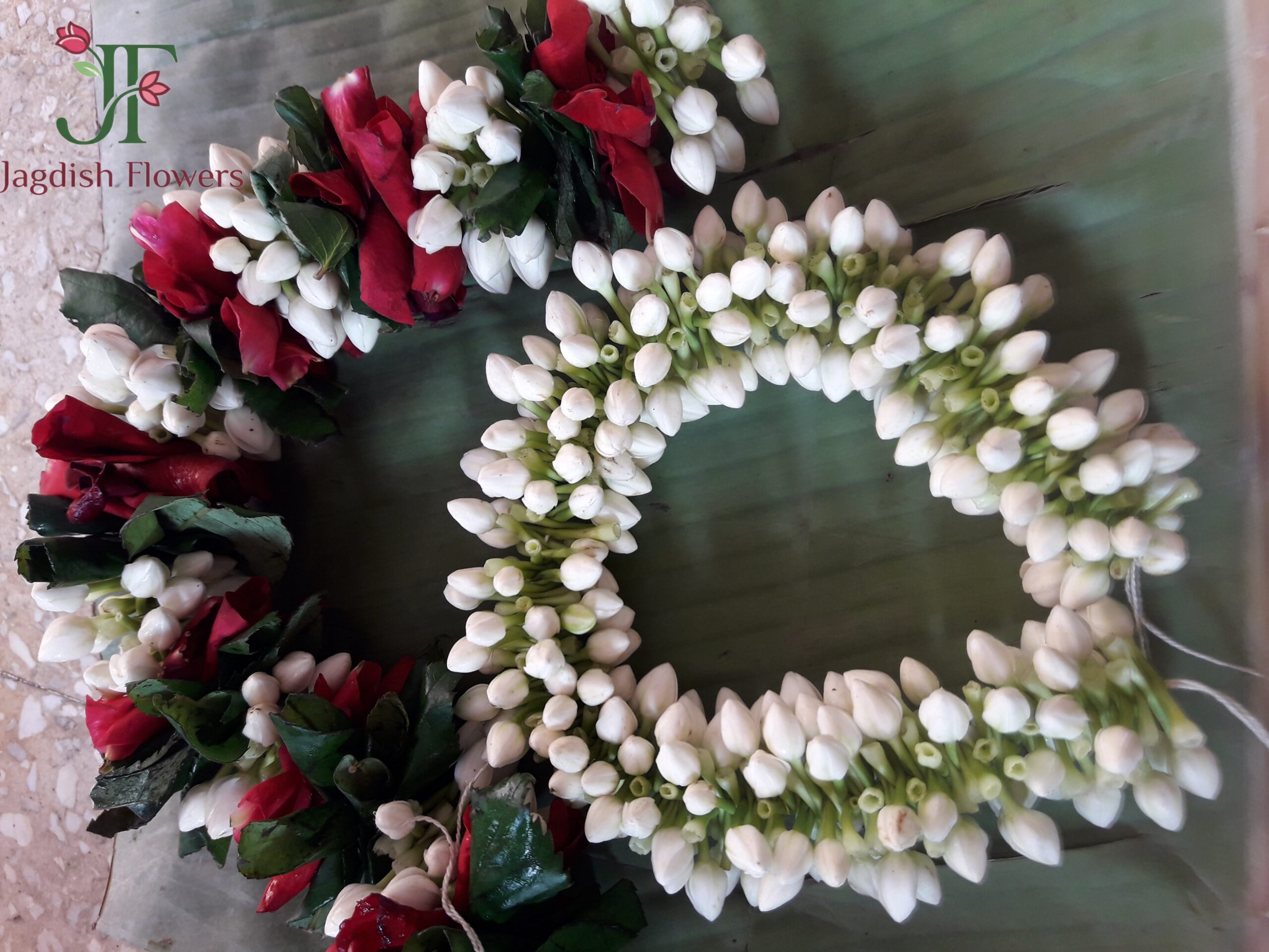 Bridal fresh flower veni for traditional wedding hairstyle and bridal look