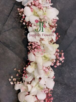 Elegant jasmine veni with fresh flowers for bridal hair styling