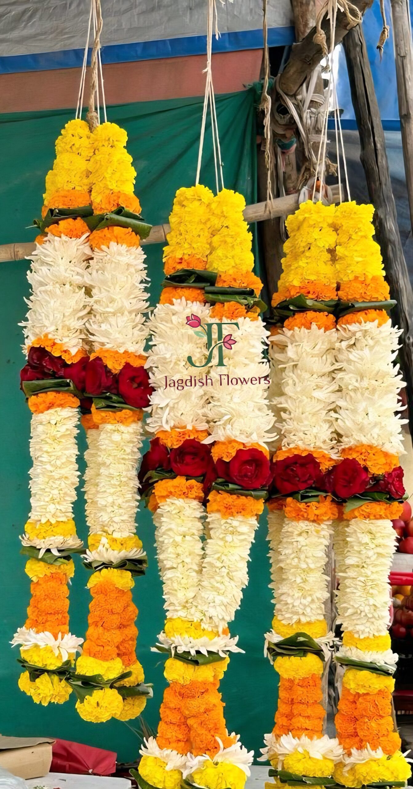 Premium fresh flower mala for pooja and temple decoration