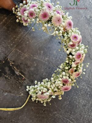Bridal hair brooch with fresh roses for wedding hairstyle decoration