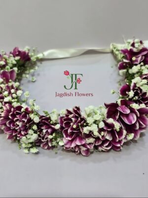 South Indian style flower veni with fresh flowers for bridal hairstyle