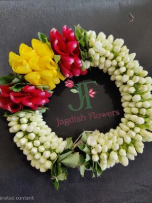 Romantic bridal veni and floral hair brooch with fresh flower decoration