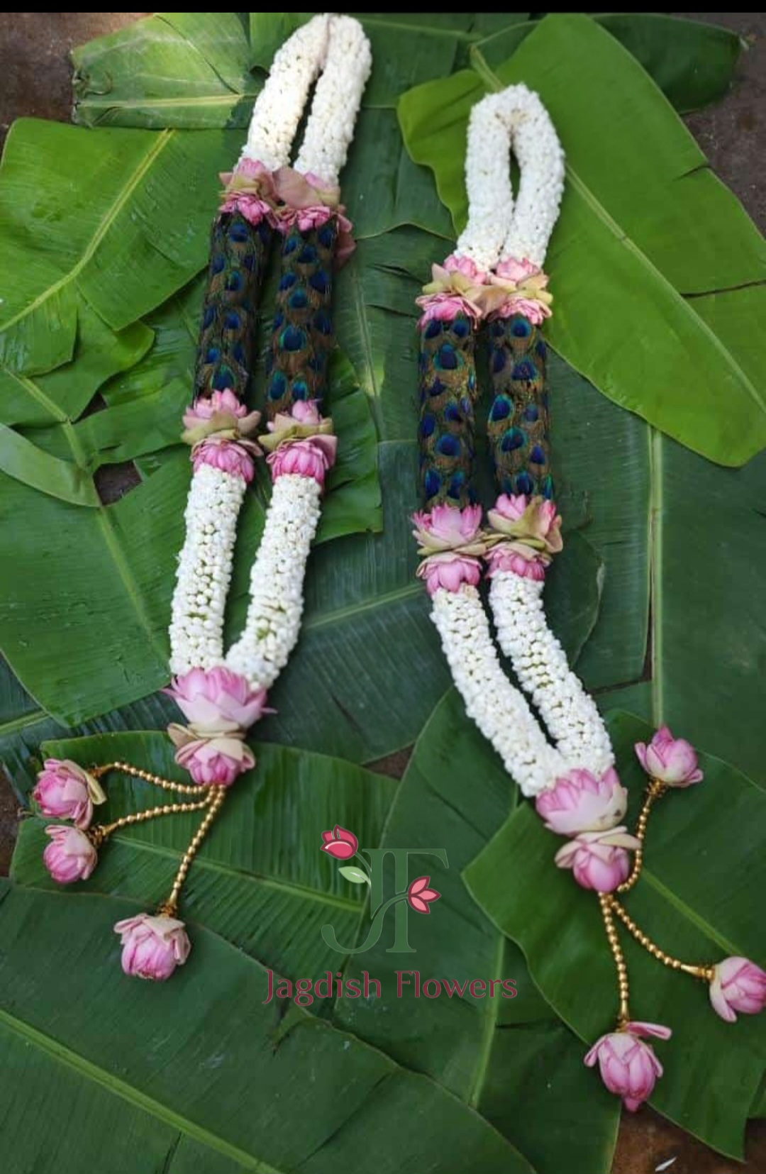 Fresh floral wedding haar with premium flower arrangements