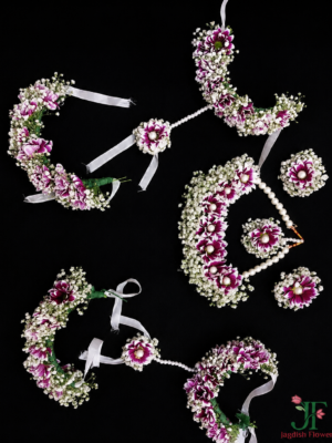 Fresh white Gypsophila spider bun floral hair ornament for bridal hairstyle, handcrafted baby's breath hair accessory for weddings and Mehndi in Rajkot