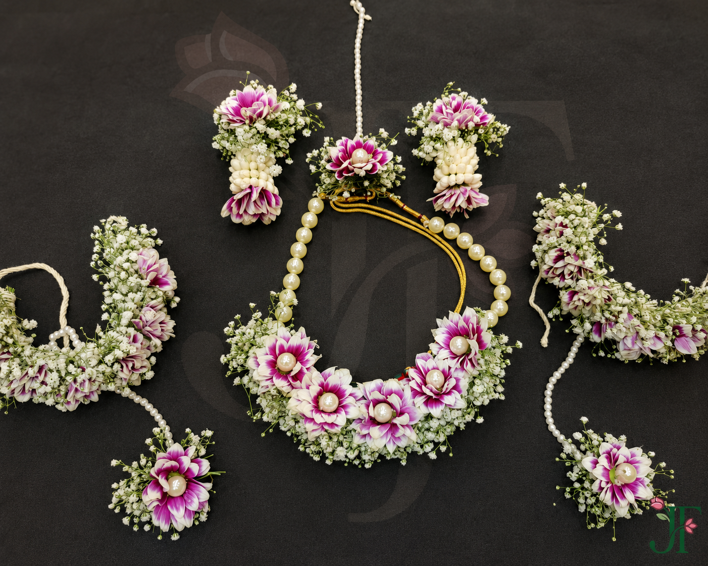 Spider Bottam Flower with Gypsophila ornament at Jagdish Flowers